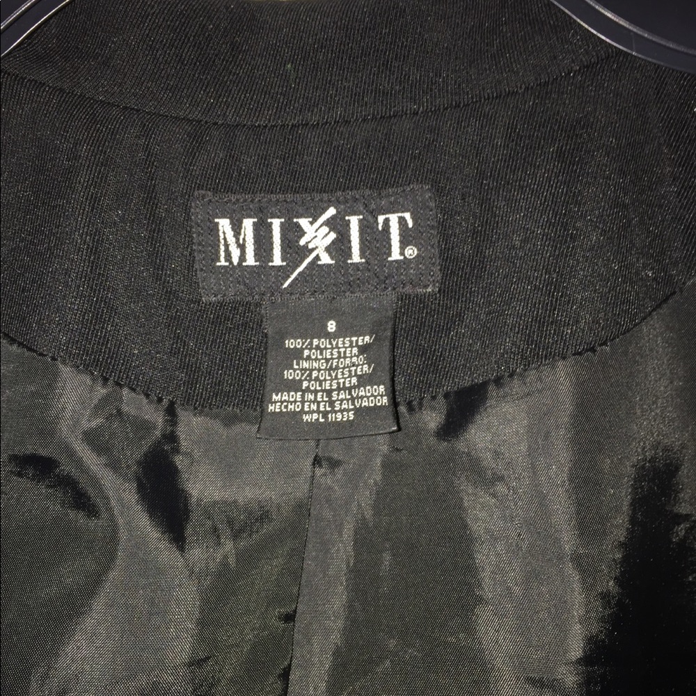 Blazer - Picture 4 of 5